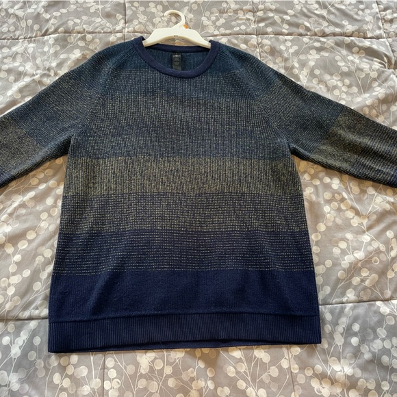 Lululemon Merino Wool Sweater. Rarely worn by my daughters loser ex-boyfriend - Picture 3 of 10